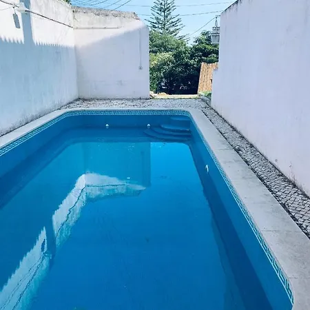 בית הארחה Gama House R4 *